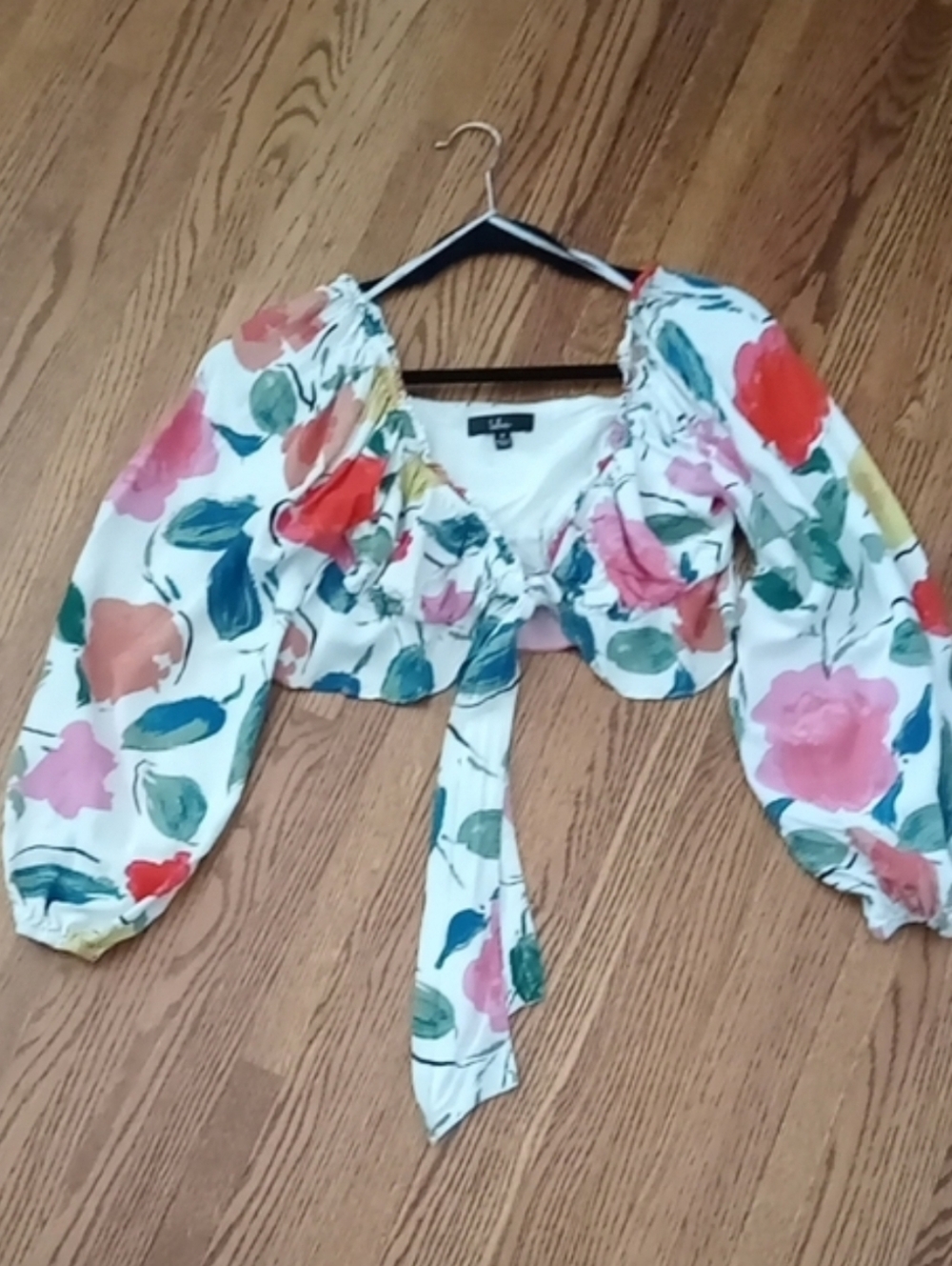✨️Lulus White Floral Tie-Front Long Puff Sleeve Crop Top✨️